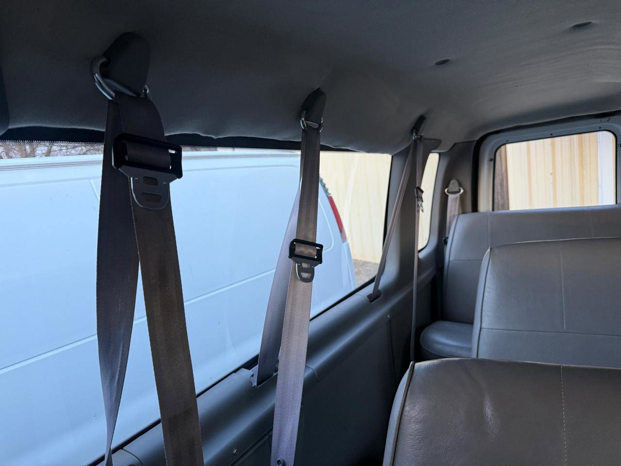 Used 1998 Ford E-350 and Econoline 350 Club Wagon image 29