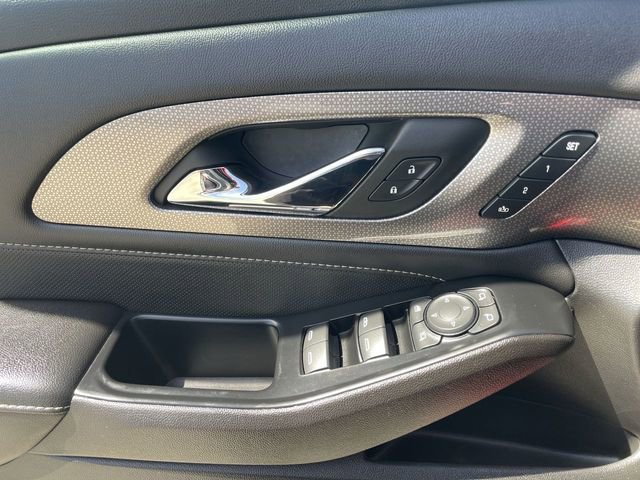 Used 2023 Chevrolet Traverse Premier FWD image 23