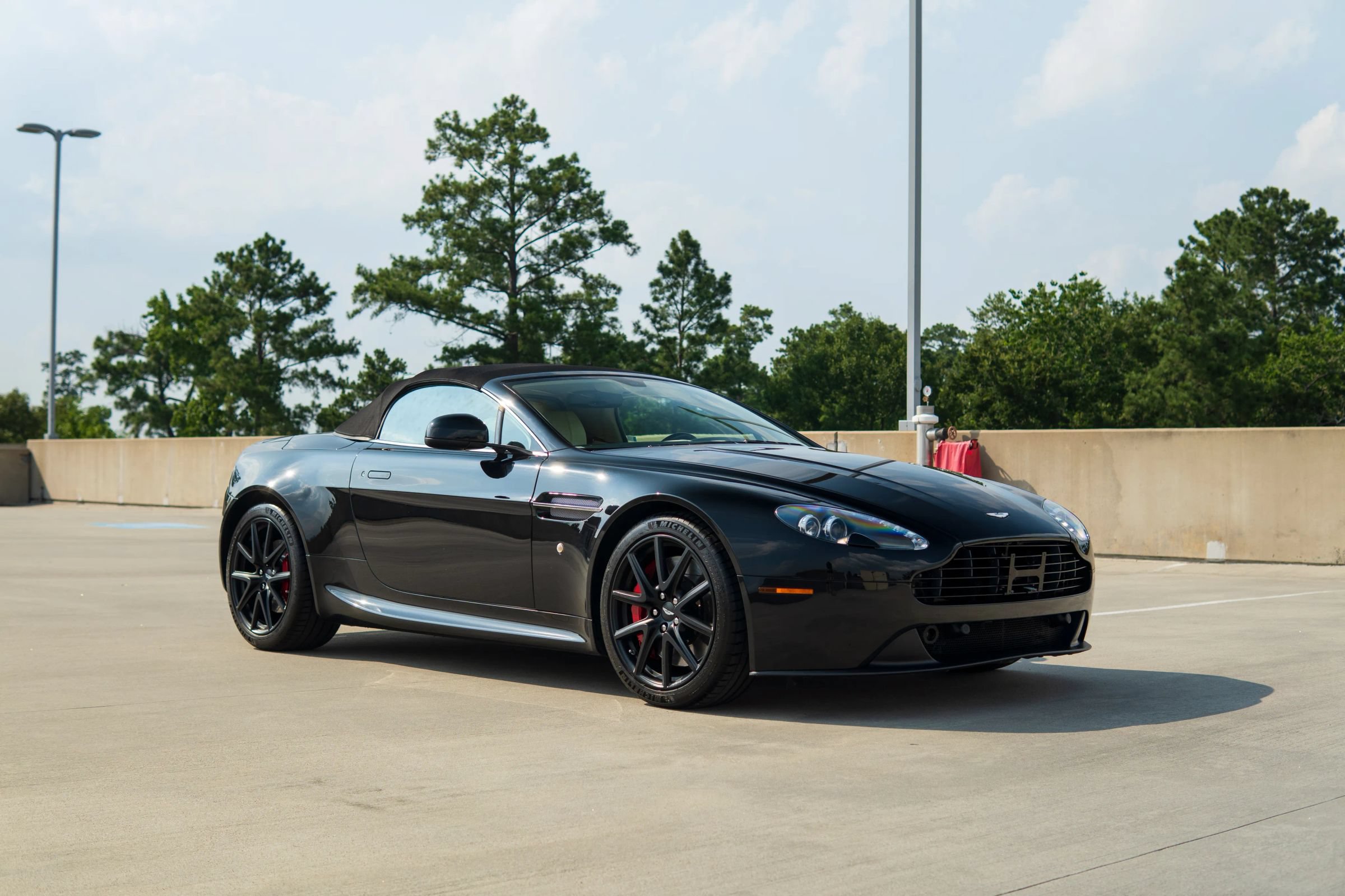 Used 2013 Aston Martin V8 Vantage Roadster RWD image 8
