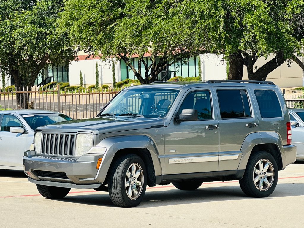 Used 2012 Jeep Liberty Sport RWD image 4