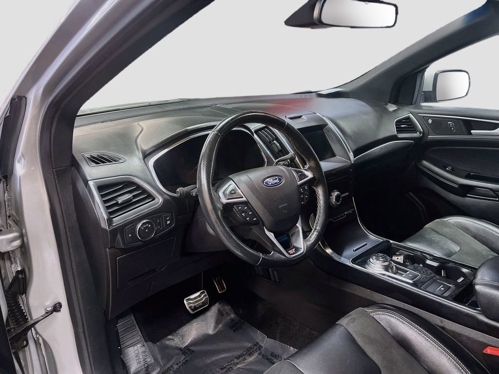 Used 2019 Ford Edge ST w/ Cold Weather Package AWD/4WD image 9