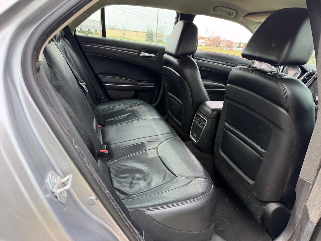 Used 2015 Chrysler 300 Limited w/ Driver Convenience Group image 11