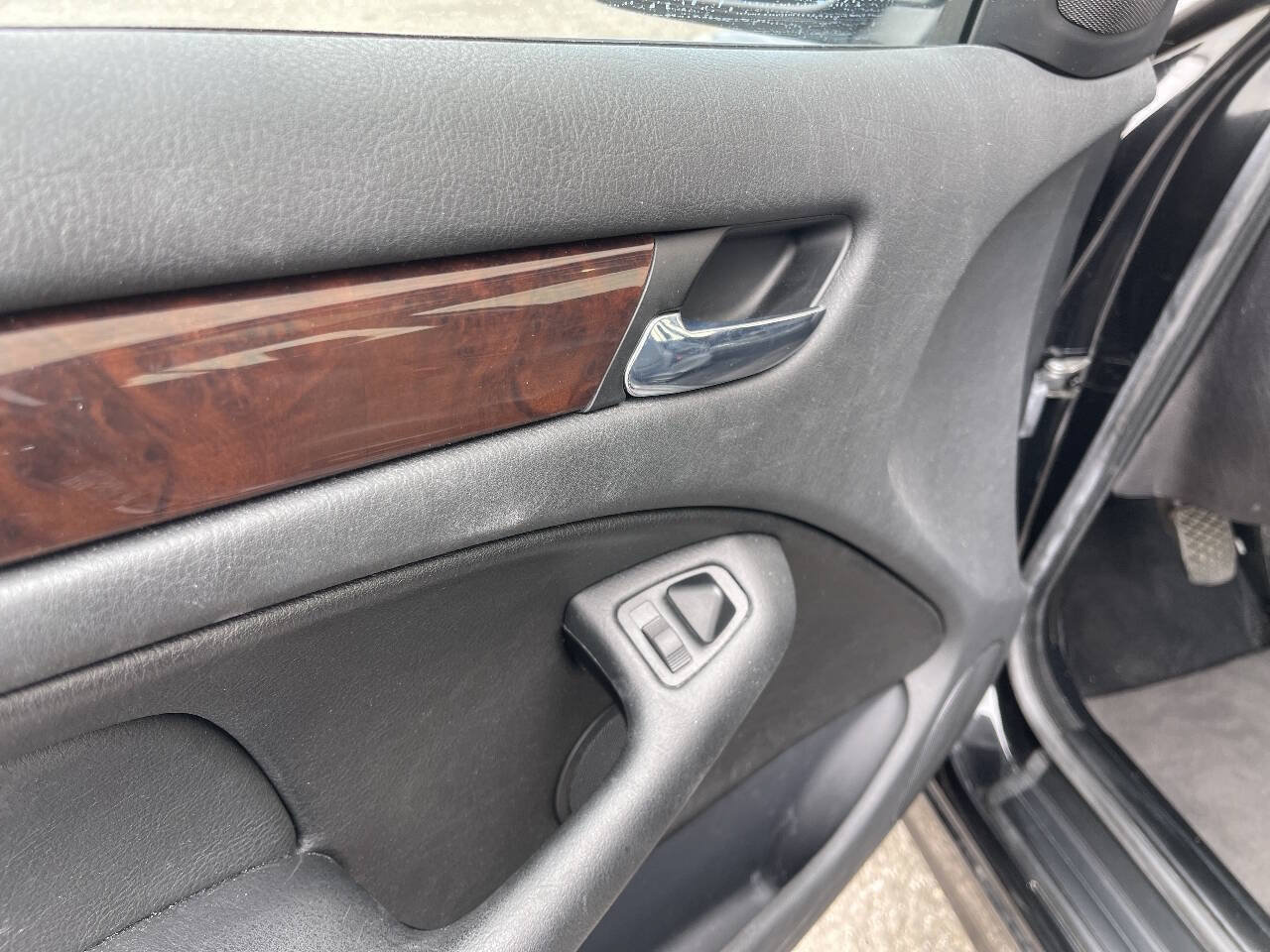 Used 2004 BMW 325xi Sedan AWD/4WD image 9