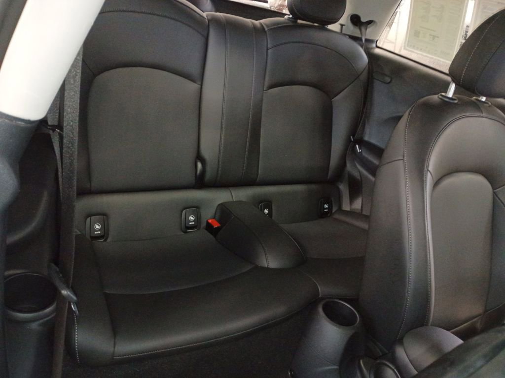 Used 2019 MINI Cooper 2-Door Hardtop w/ Premium Package image 19