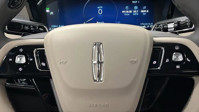Used 2024 Lincoln Corsair AWD image 23