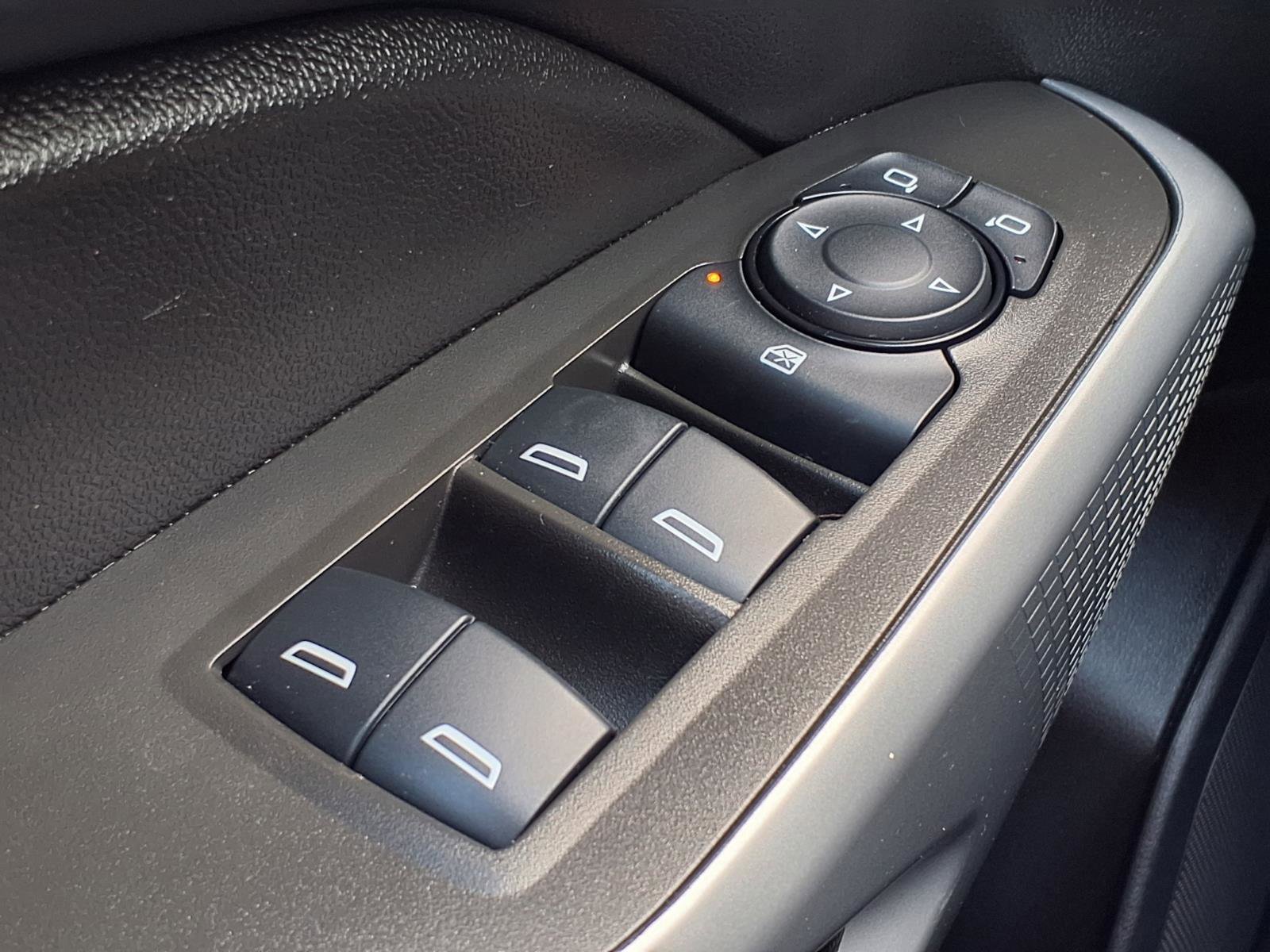 Used 2025 Chevrolet Trax RS w/ Sunroof Package FWD image 11
