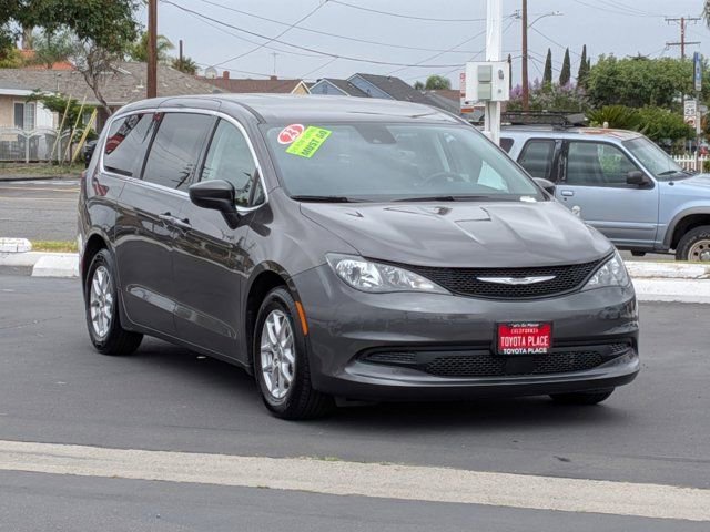 Used 2023 Chrysler Voyager LX FWD image 3