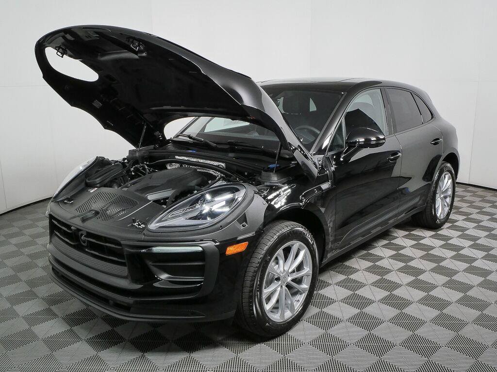Certified 2026 Porsche Macan AWD/4WD image 32