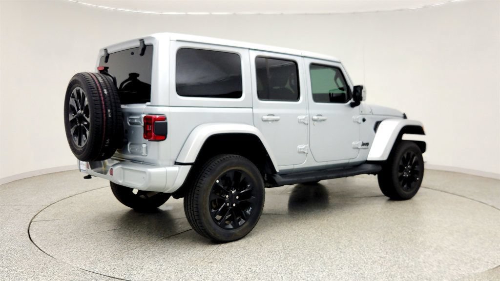 Used 2022 Jeep Wrangler Unlimited Sahara AWD/4WD image 5