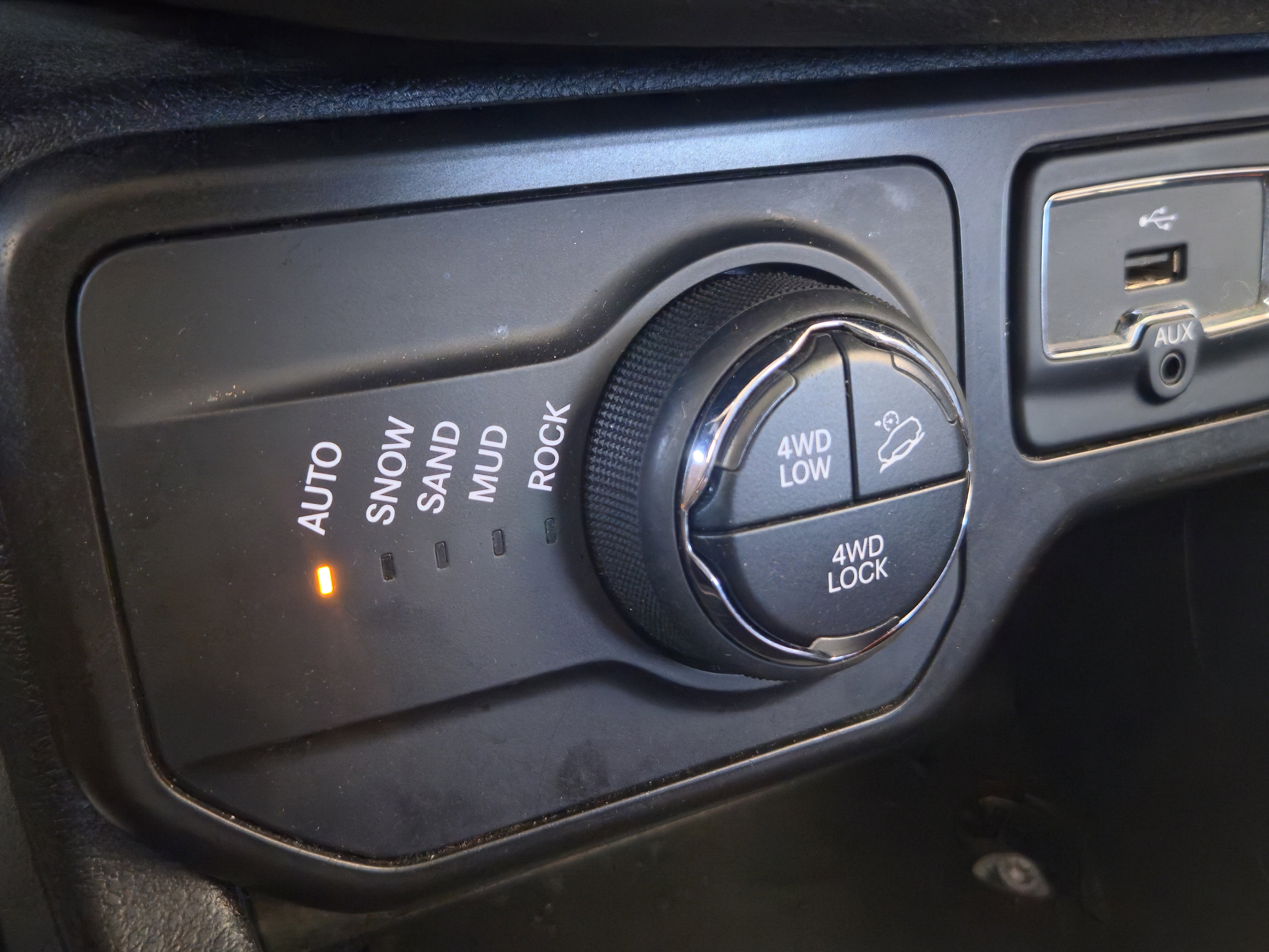 Used 2020 Jeep Renegade Trailhawk w/ Cold Weather Group AWD/4WD image 33