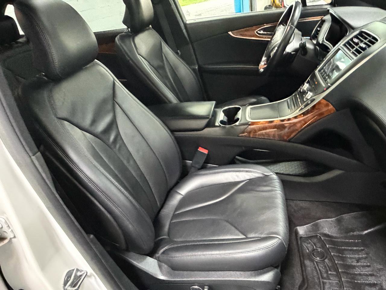 Used 2017 Lincoln MKX Reserve w/ Lincoln MKX Climate Package image 15