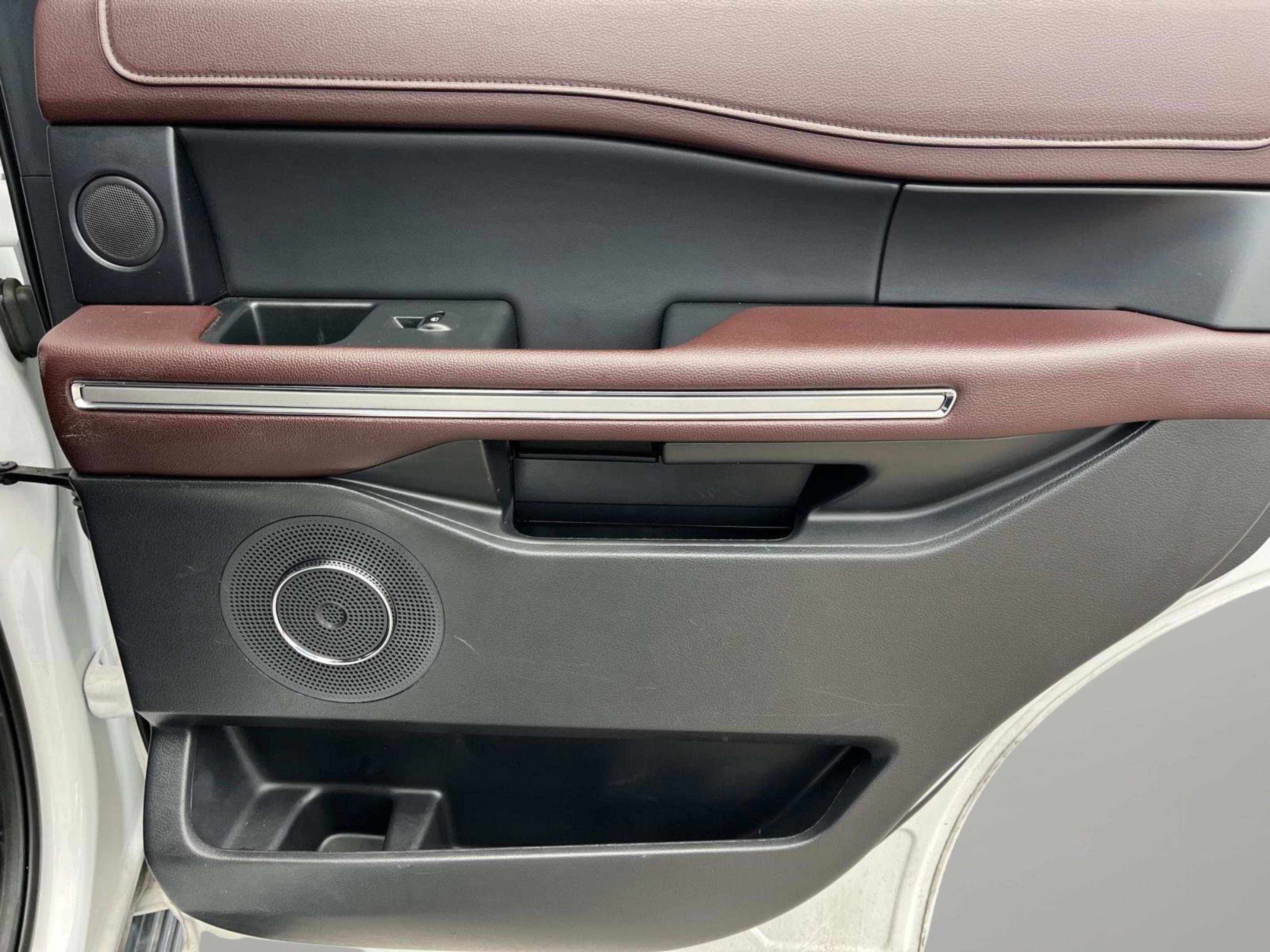 Used 2023 Ford Expedition Limited image 25