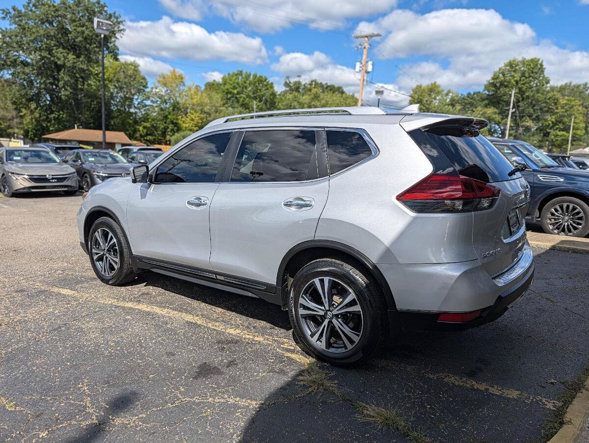 Used 2017 Nissan Rogue SL w/ SL Premium Package AWD/4WD image 7