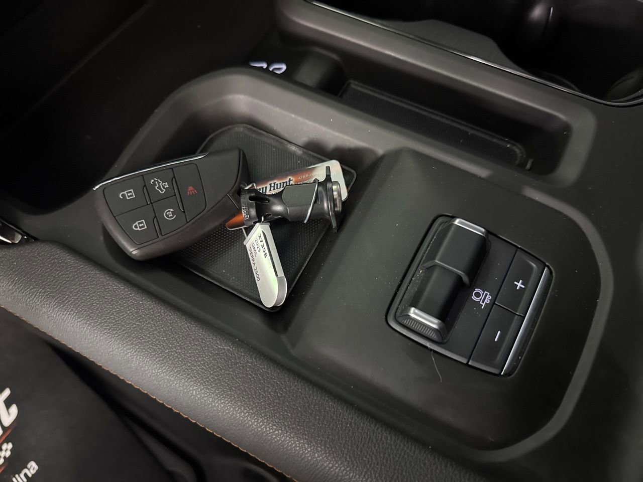 Used 2025 GMC Sierra 2500 AT4 image 17