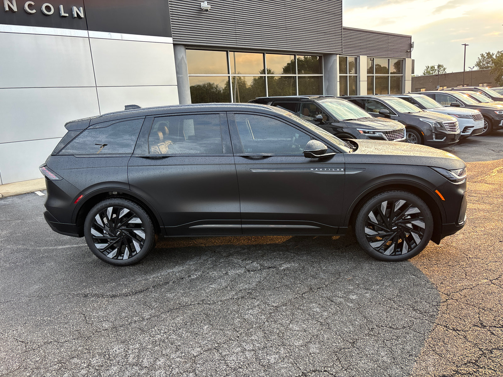 New 2026 Lincoln Nautilus Reserve w/ Jet Appearance Package AWD/4WD image 8