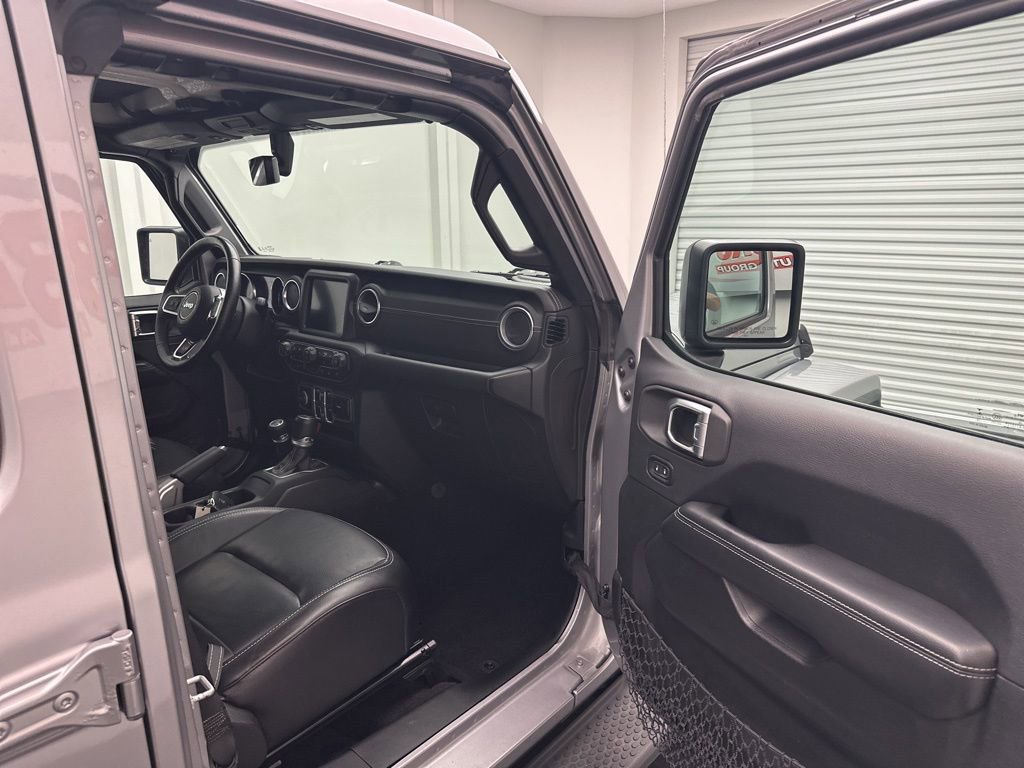 Used 2018 Jeep Wrangler Unlimited Sahara image 8