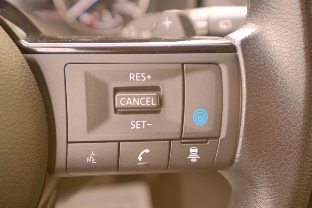 Used 2023 Nissan Rogue SV image 36