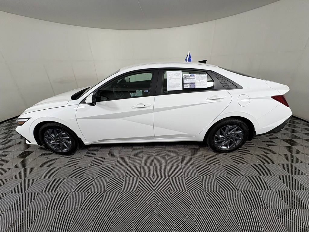 Used 2024 Hyundai Elantra SEL image 4