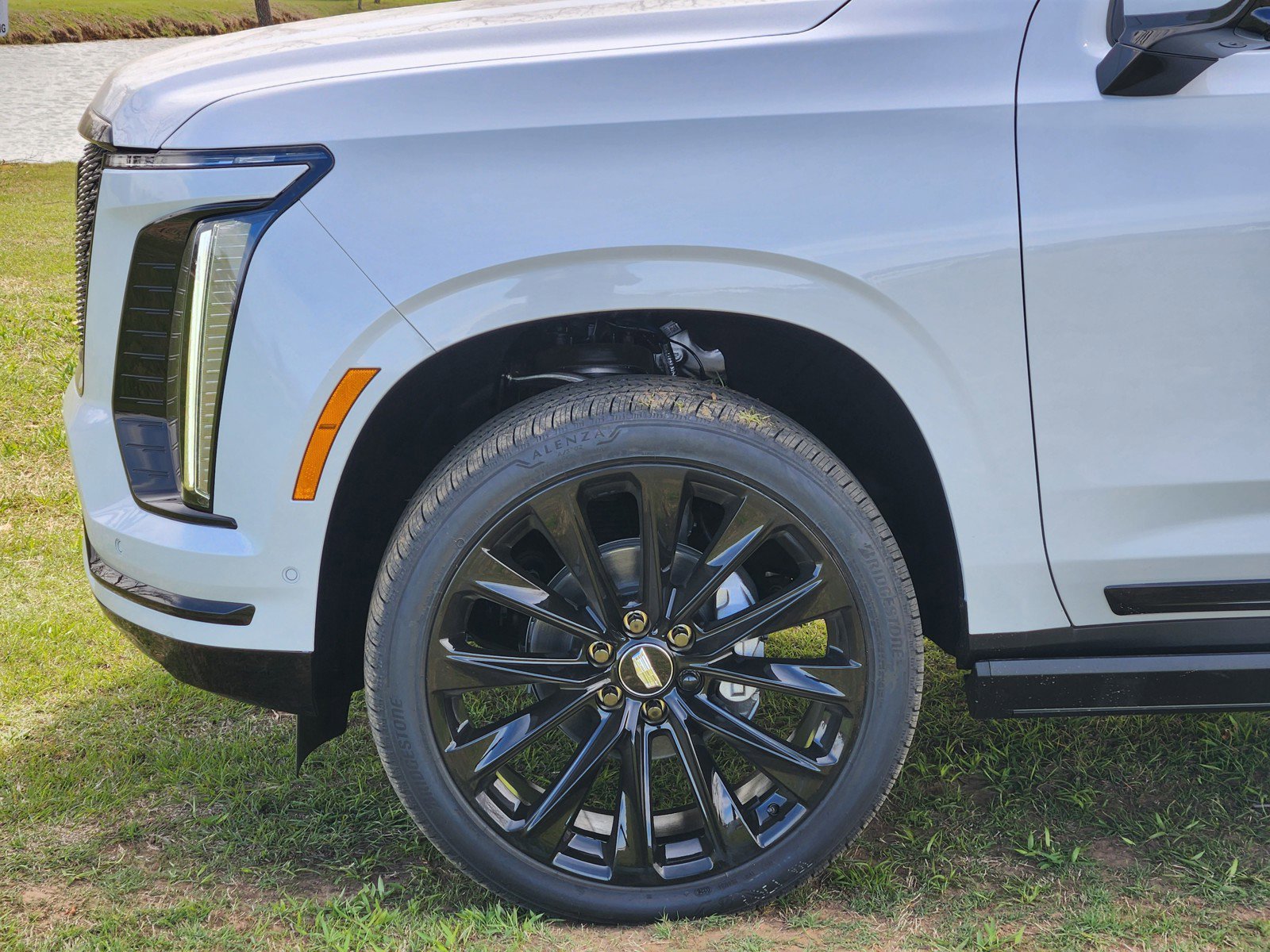 New 2026 Cadillac Escalade ESV Platinum Sport w/ LPO, ONYX Package image 5