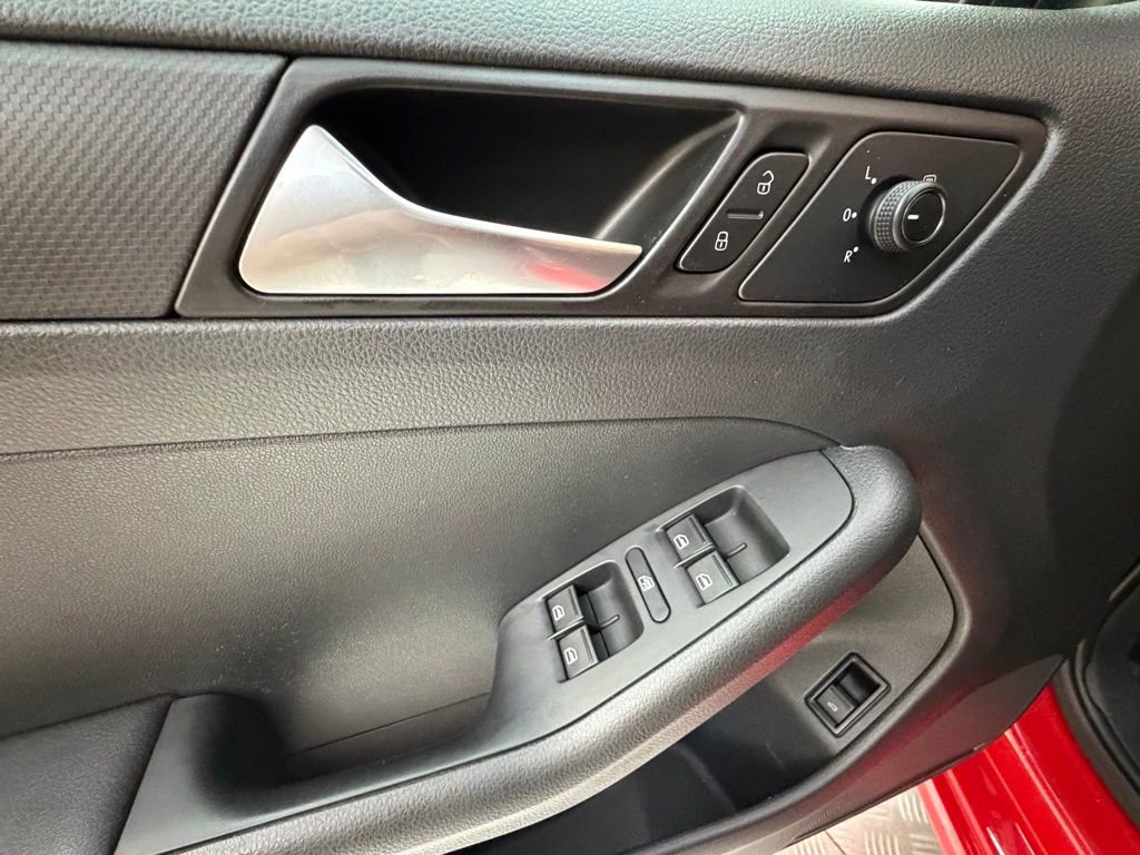Used 2015 Volkswagen Jetta S image 24