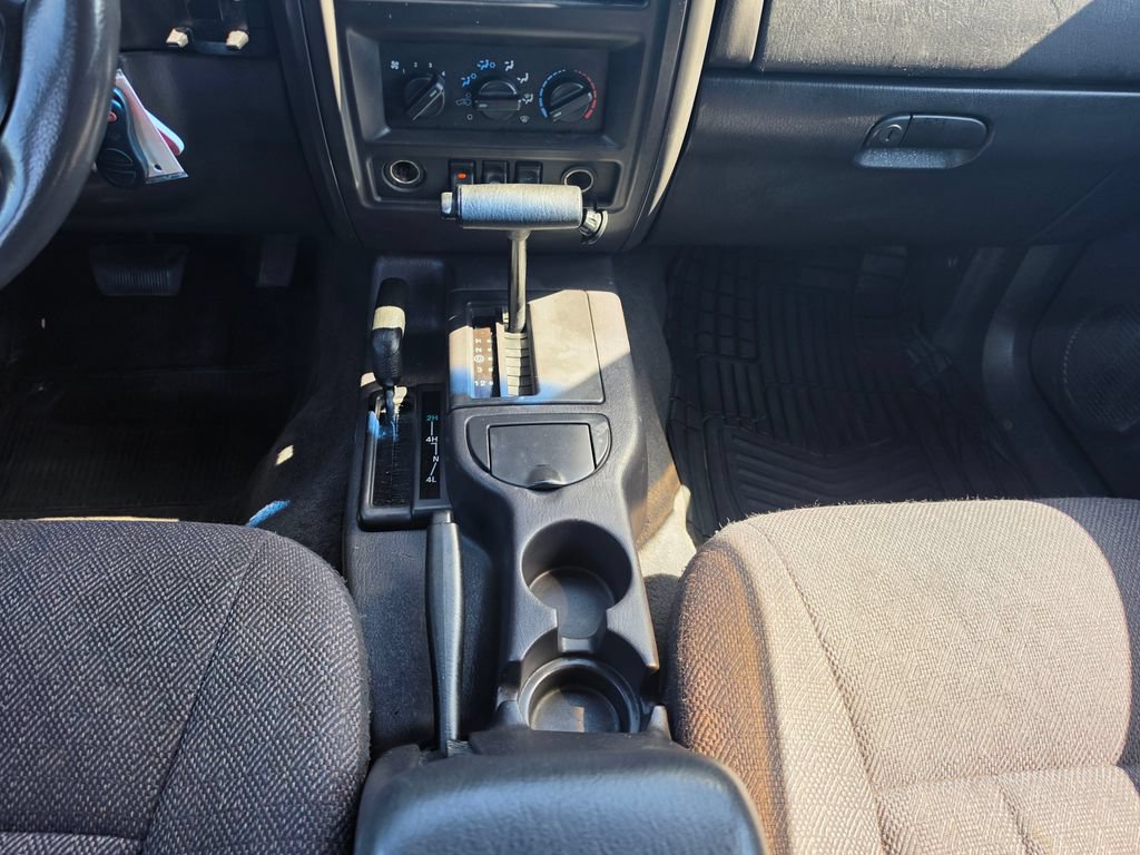 Used 2001 Jeep Cherokee Limited AWD/4WD image 28