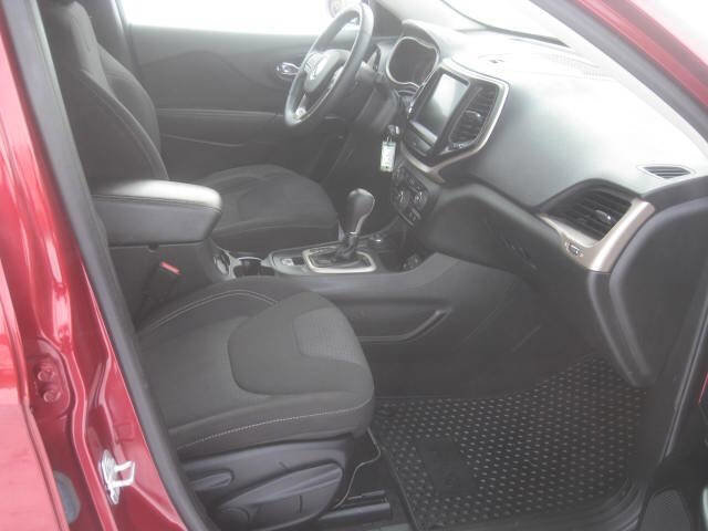Used 2015 Jeep Cherokee Latitude w/ Cold Weather Group image 19