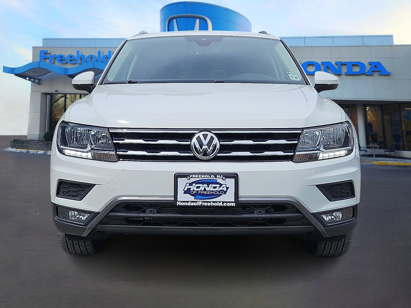 Used 2021 Volkswagen Tiguan SEL w/ 3rd Row Seat Package image 2