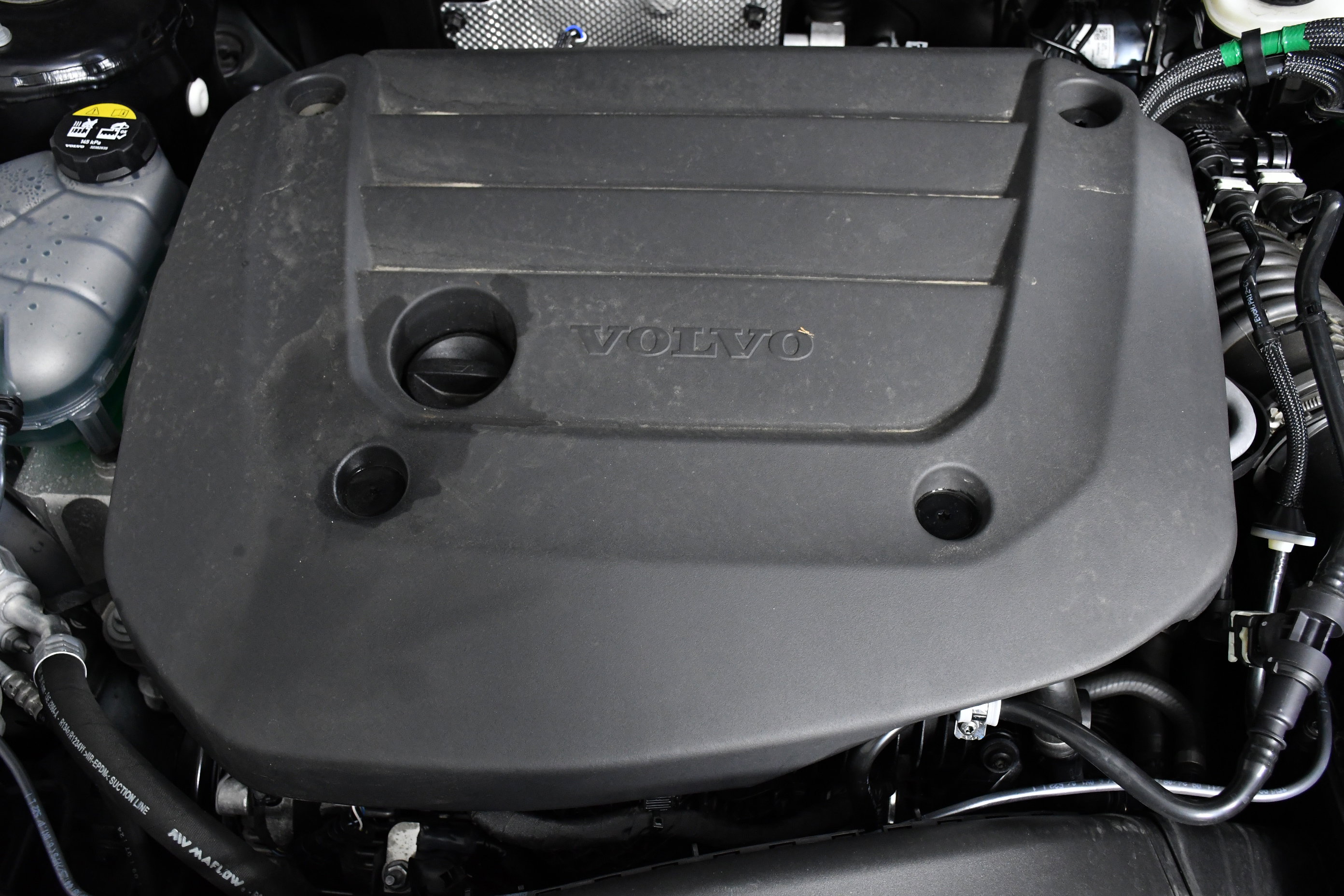Used 2025 Volvo XC40 B5 Plus image 36