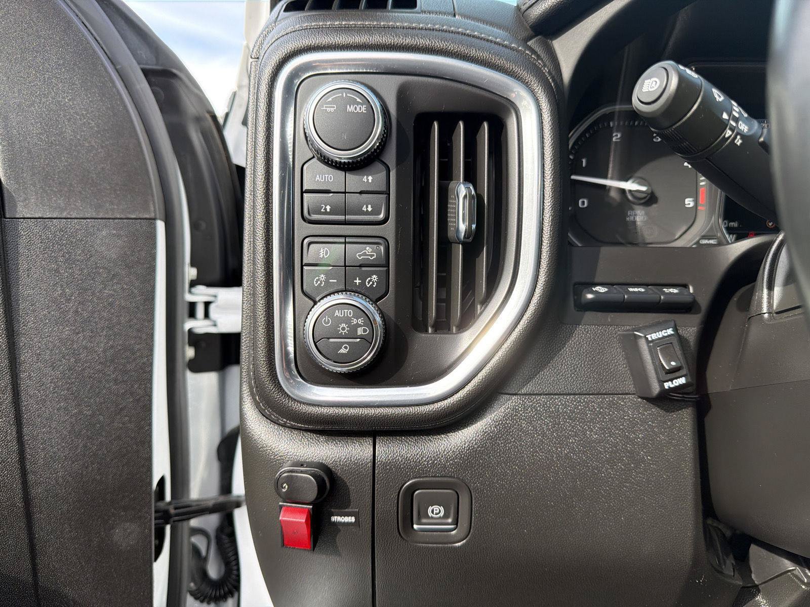 Used 2023 GMC Sierra 3500 Denali w/ Denali Ultimate Package AWD/4WD image 22