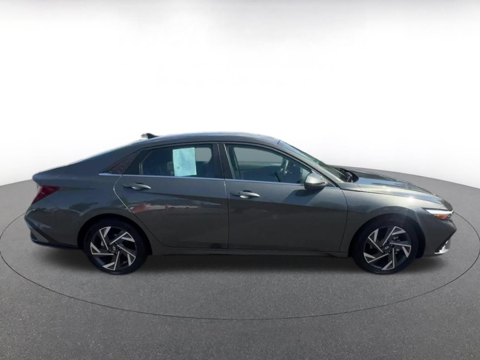 Used 2025 Hyundai Elantra SEL FWD image 15
