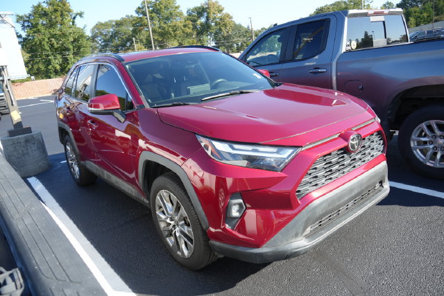 Used 2022 Toyota RAV4 XLE Premium AWD/4WD image 3