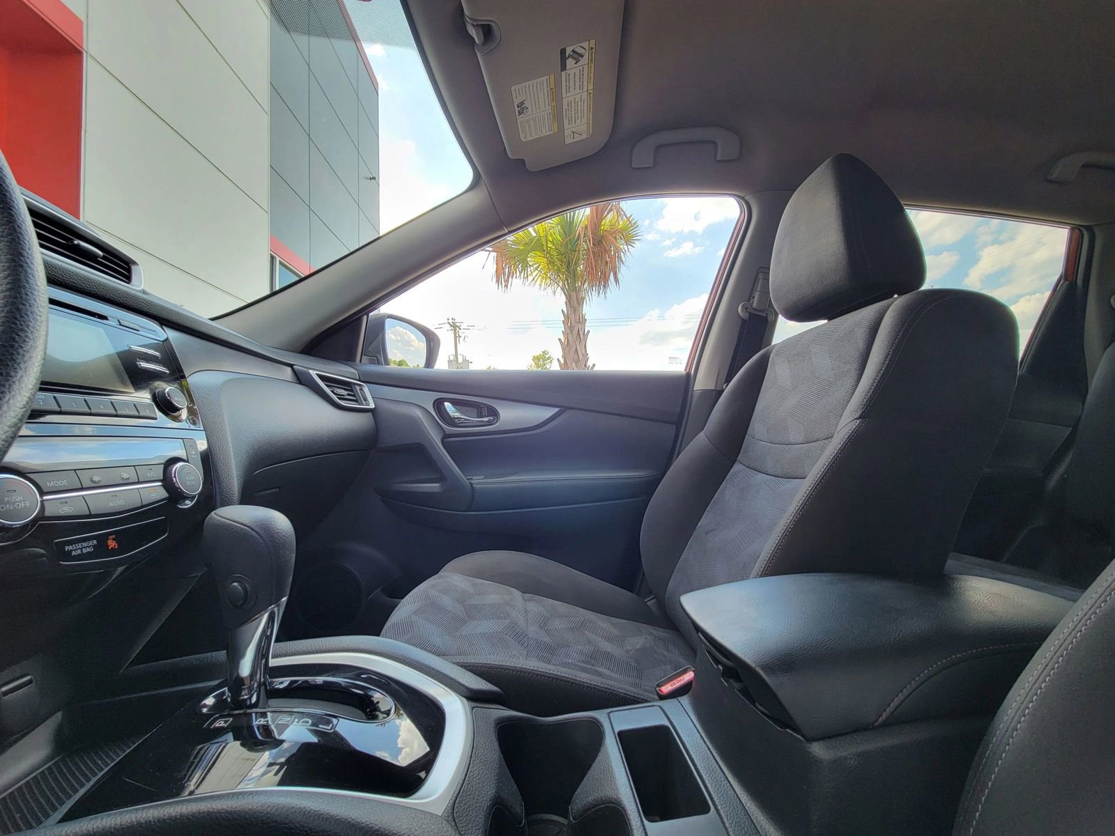 Used 2015 Nissan Rogue SV FWD image 15