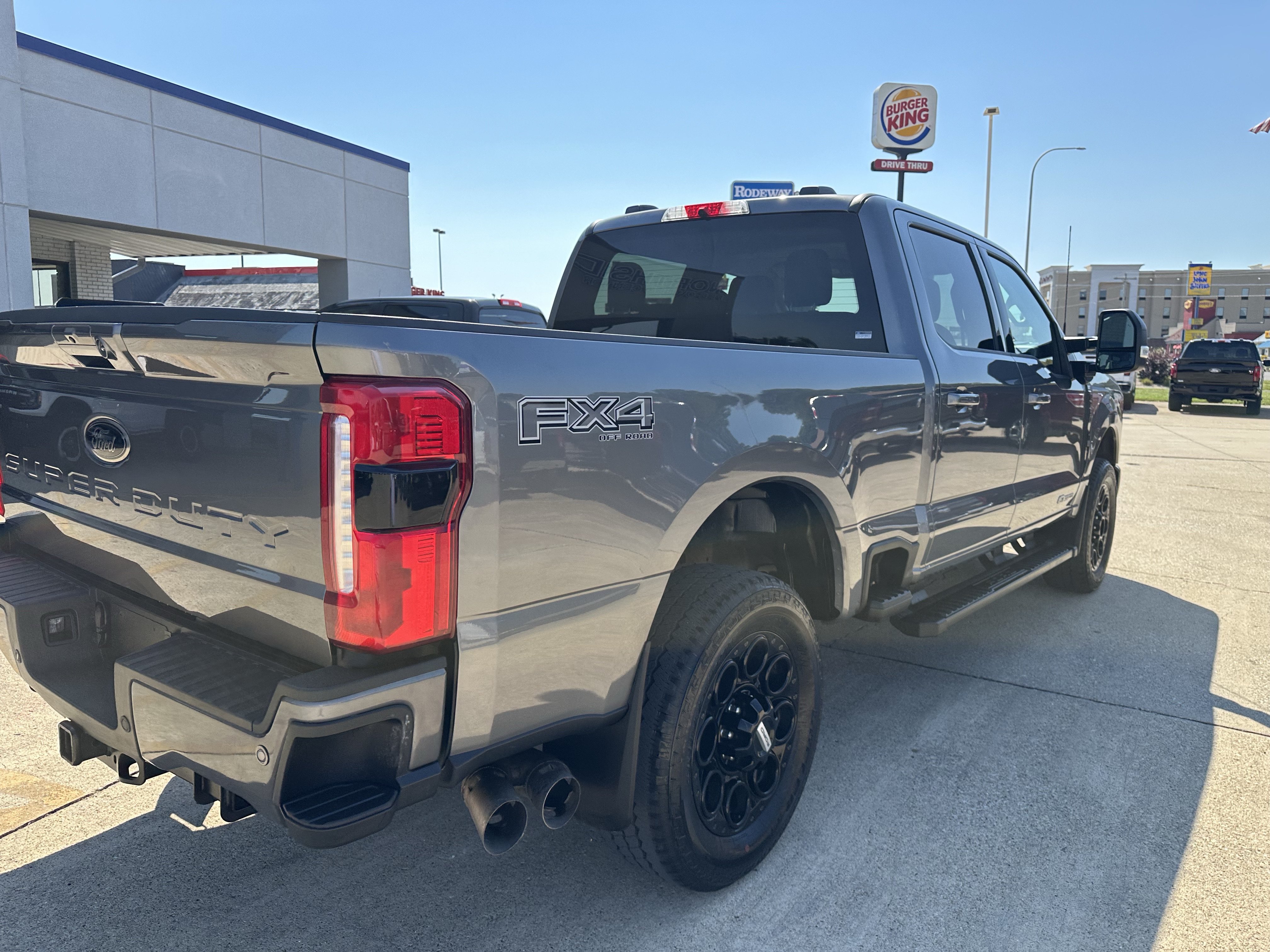 Used 2025 Ford F250 XLT w/ Black Appearance Package AWD/4WD image 4