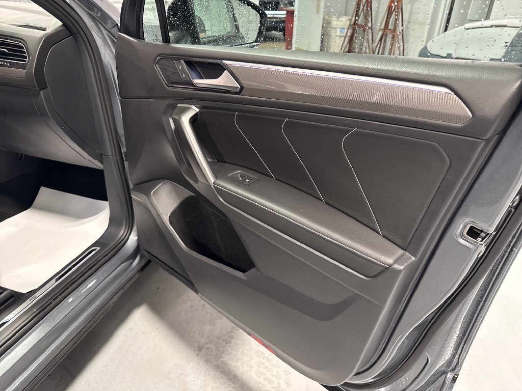 Used 2024 Volkswagen Tiguan SE R-Line FWD image 36