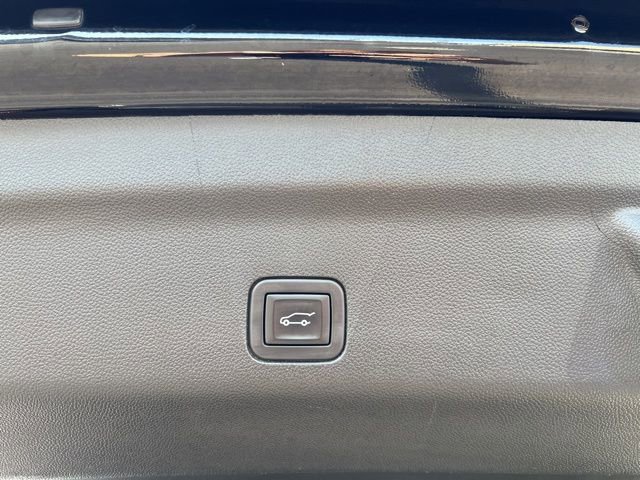 Used 2024 Chevrolet Suburban RST w/ Luxury Package image 25