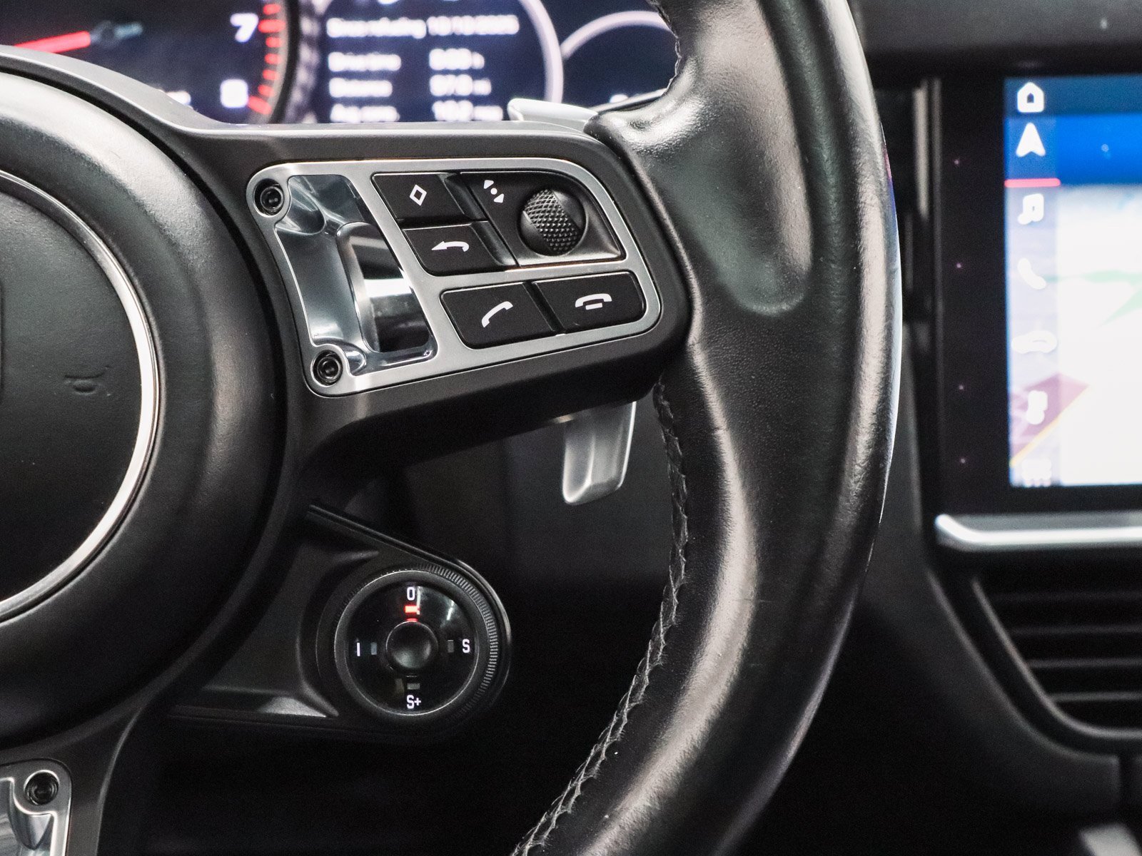 Used 2020 Porsche Cayenne Turbo image 33