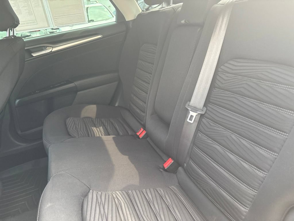 Used 2016 Ford Fusion SE FWD image 25