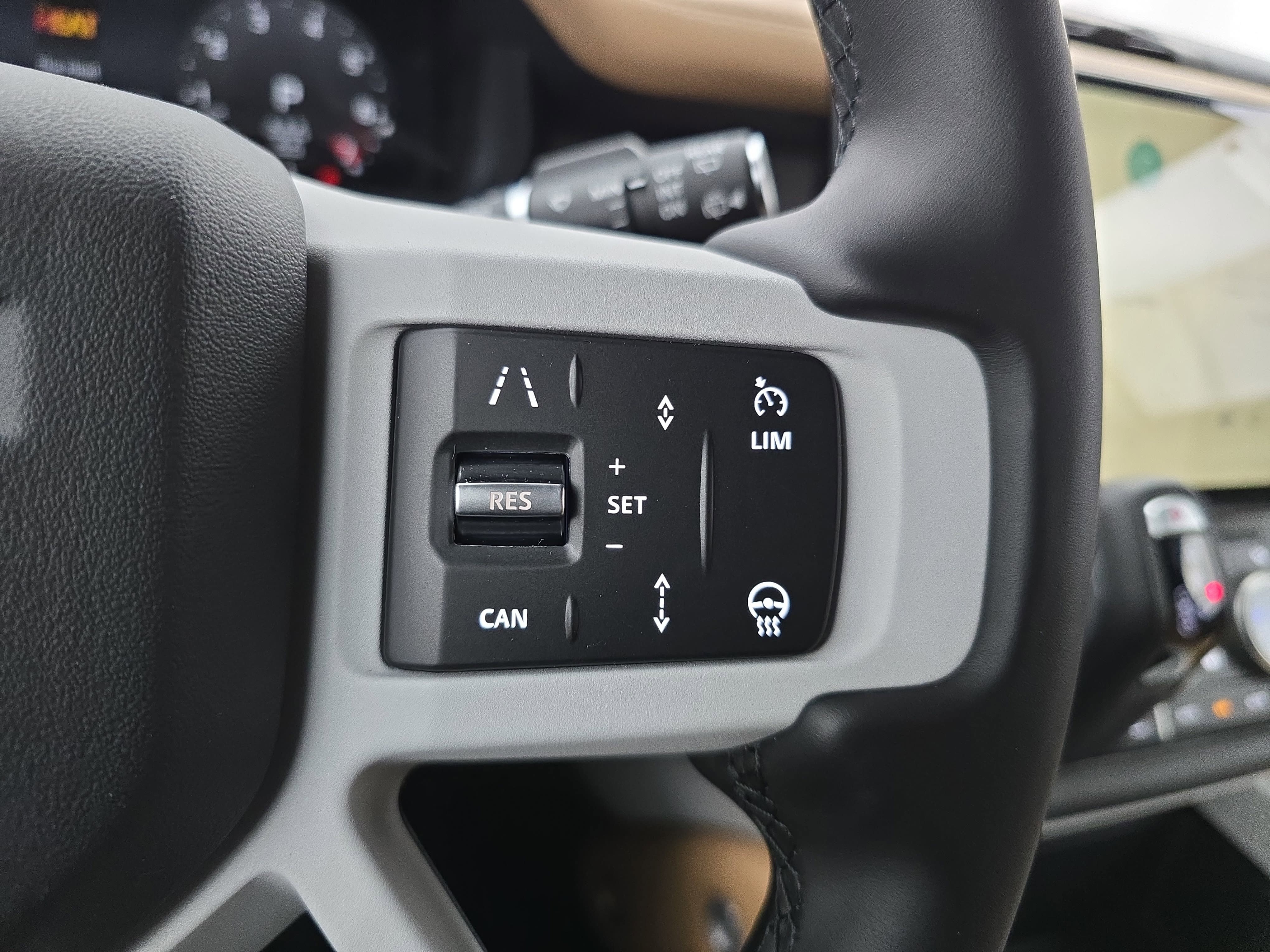 New 2026 Land Rover Defender 110 X-Dynamic SE AWD/4WD image 17