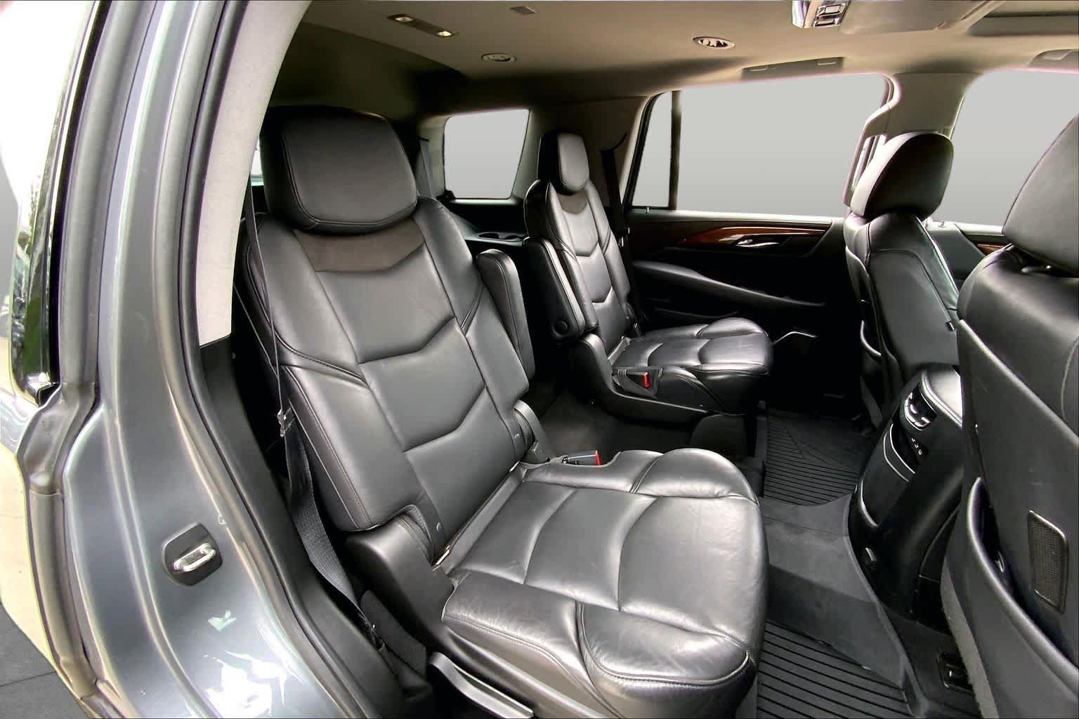 Used 2019 Cadillac Escalade Luxury AWD/4WD image 18