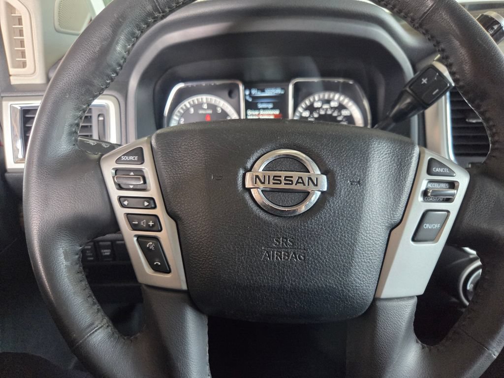 Used 2017 Nissan Titan SL AWD/4WD image 6