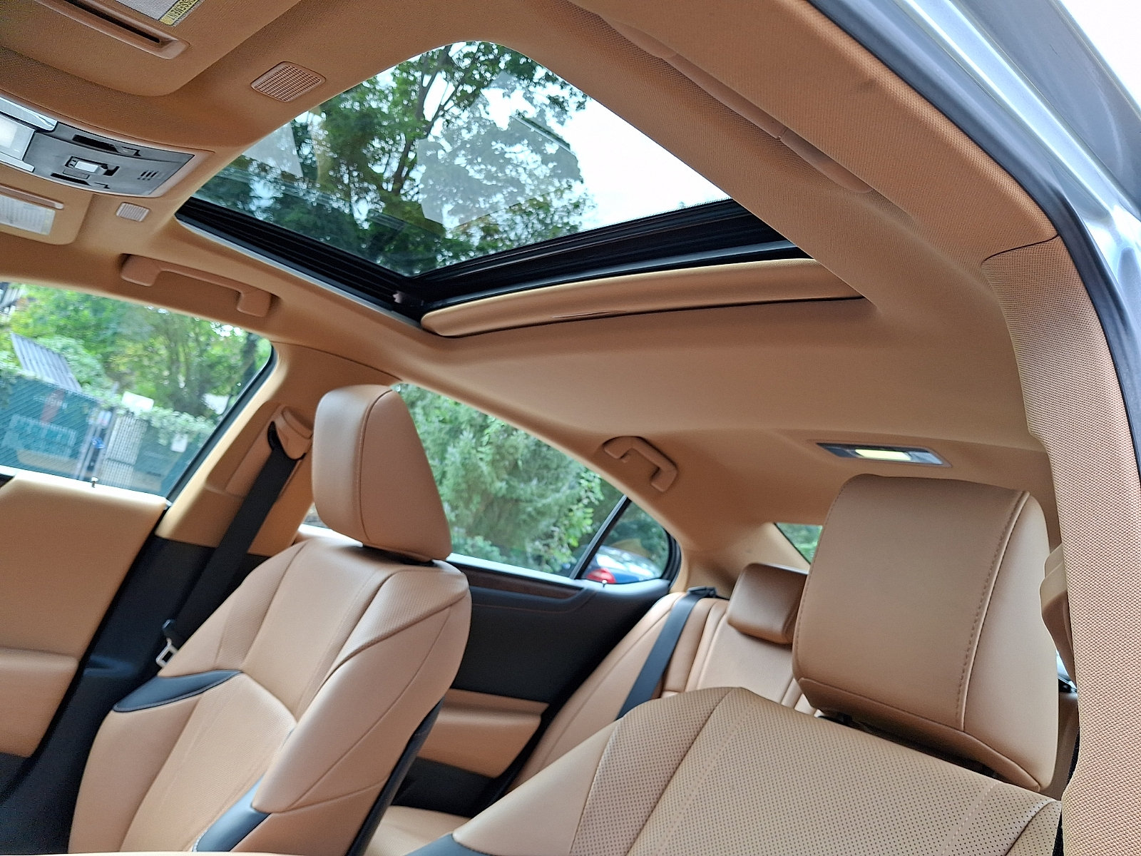 Certified 2022 Lexus ES 300h w/ Accessory Package 2 FWD image 15