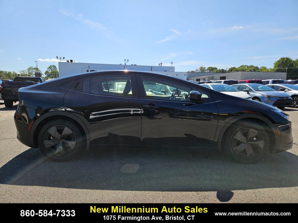 Used 2024 Toyota Prius LE image 6