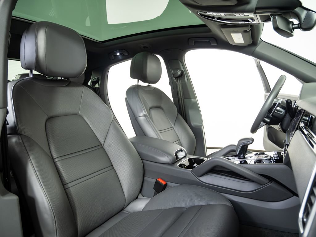 Used 2021 Porsche Cayenne Coupe image 24