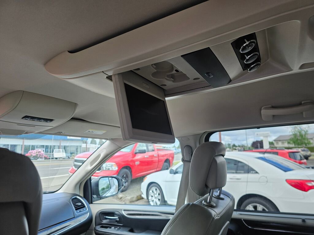 Used 2011 Chrysler Town & Country Limited FWD image 22