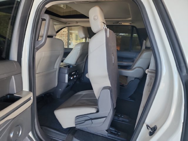 Used 2020 Ford Expedition Max XLT w/ Equipment Group 202A RWD image 23