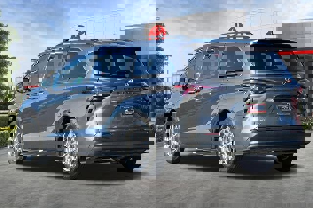 Used 2025 Toyota Sienna XLE image 6