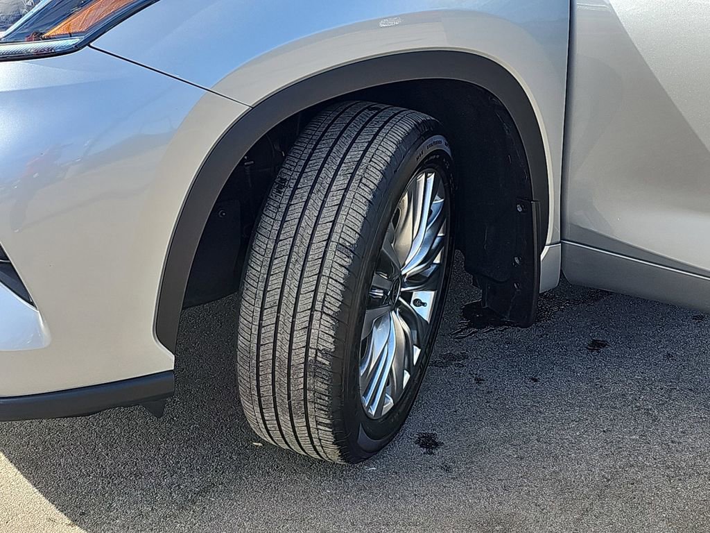 Used 2024 Toyota Highlander Platinum image 37