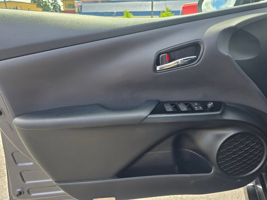 Used 2020 Toyota Prius LE AWD/4WD image 18