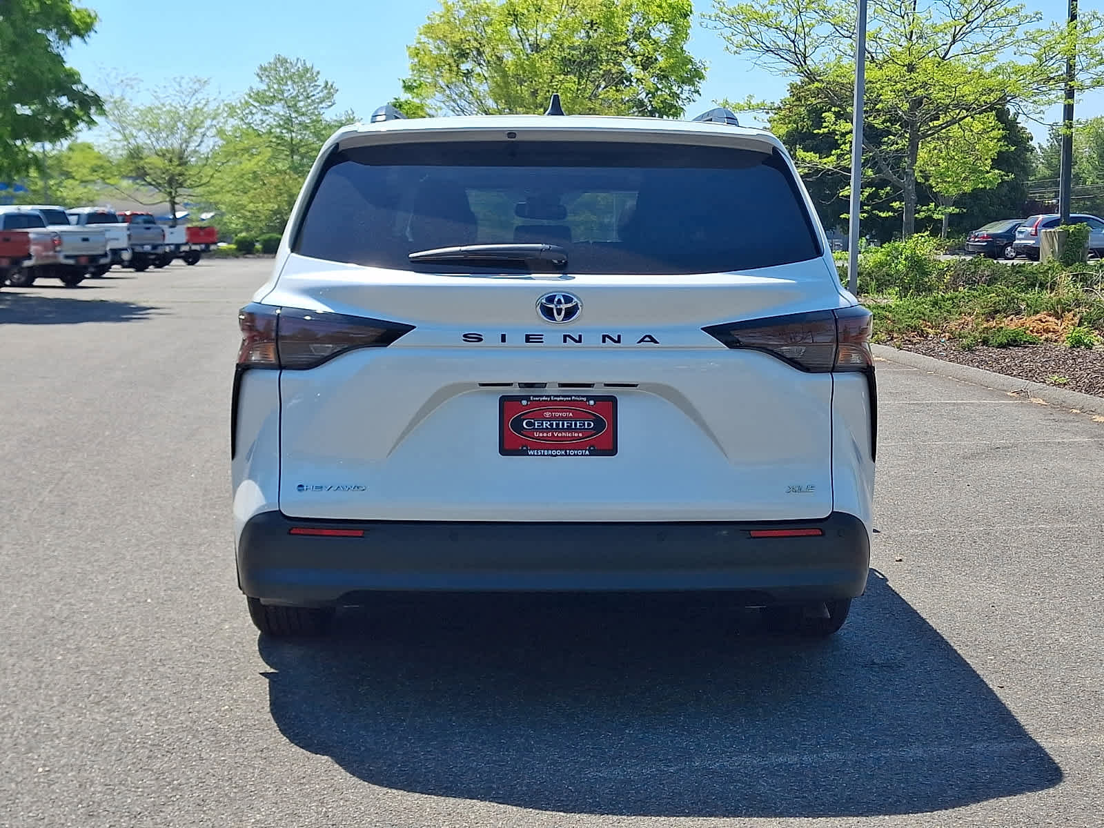Used 2025 Toyota Sienna XLE w/ XLE Plus Package AWD/4WD image 6