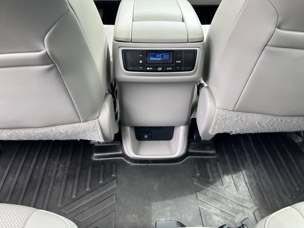 Used 2015 Toyota Highlander Limited image 13